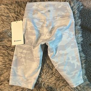 Lululemon White camo Wunder Under biker short 10in size 2